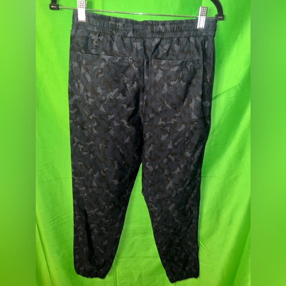 Athleta Farallon Camo Joggers size 4 - Picture 2 of 6